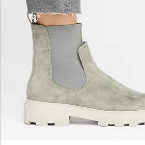 Free people vegan Chelsea boots size 8